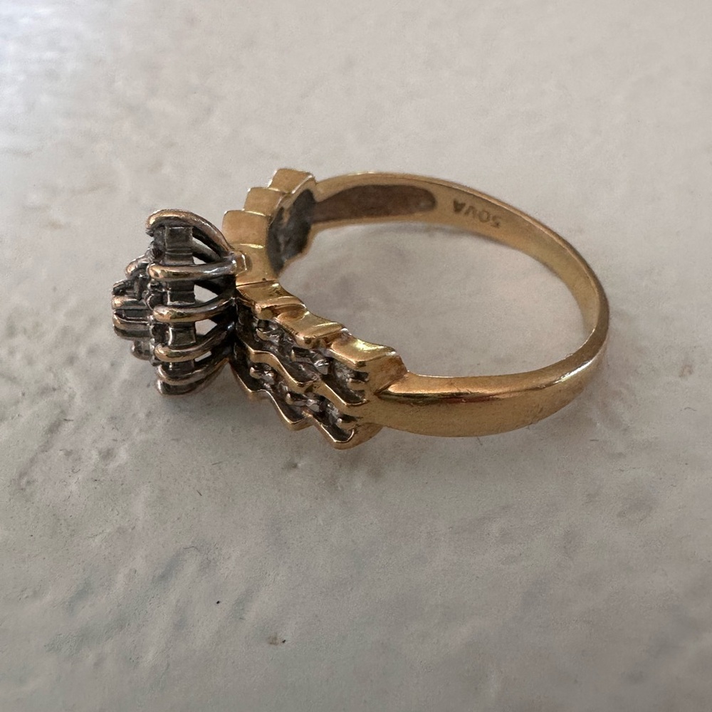 Beautiful 14k & .5 diamond vintage 80s cocktail ring - Picture 11 of 17